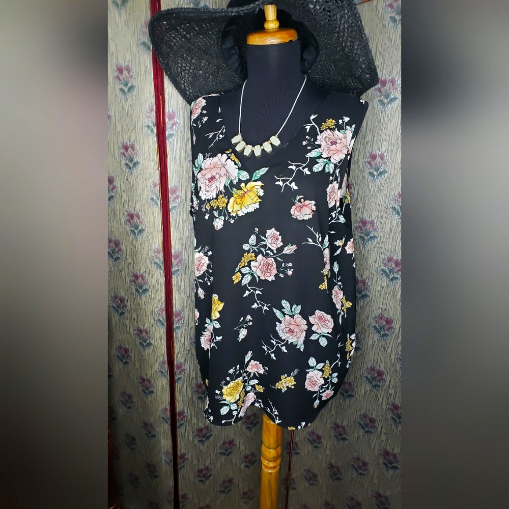 Maurice's womens sleeveless top, Size large